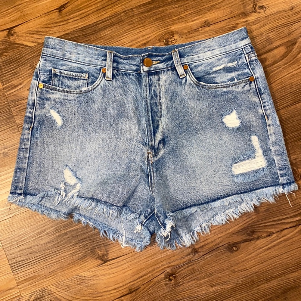 NWOT Blank NYC Button Fly Distressed Denim Shorts